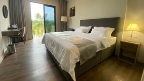 Desk, blackout curtains, free WiFi - Onyx Hotel & Villa (Bintan)