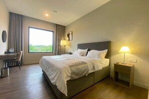 Desk, blackout curtains, free WiFi - Onyx Hotel & Villa (Bintan)