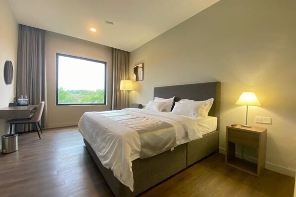 Desk, blackout drapes, free WiFi - Onyx Hotel & Villa (Bintan)