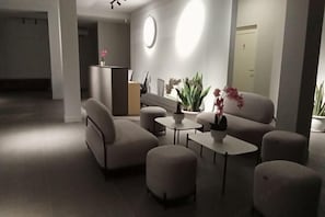 Lobby-Lounge