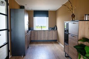 Refrigerador, microondas, parrilla de estufa y lavavajillas 