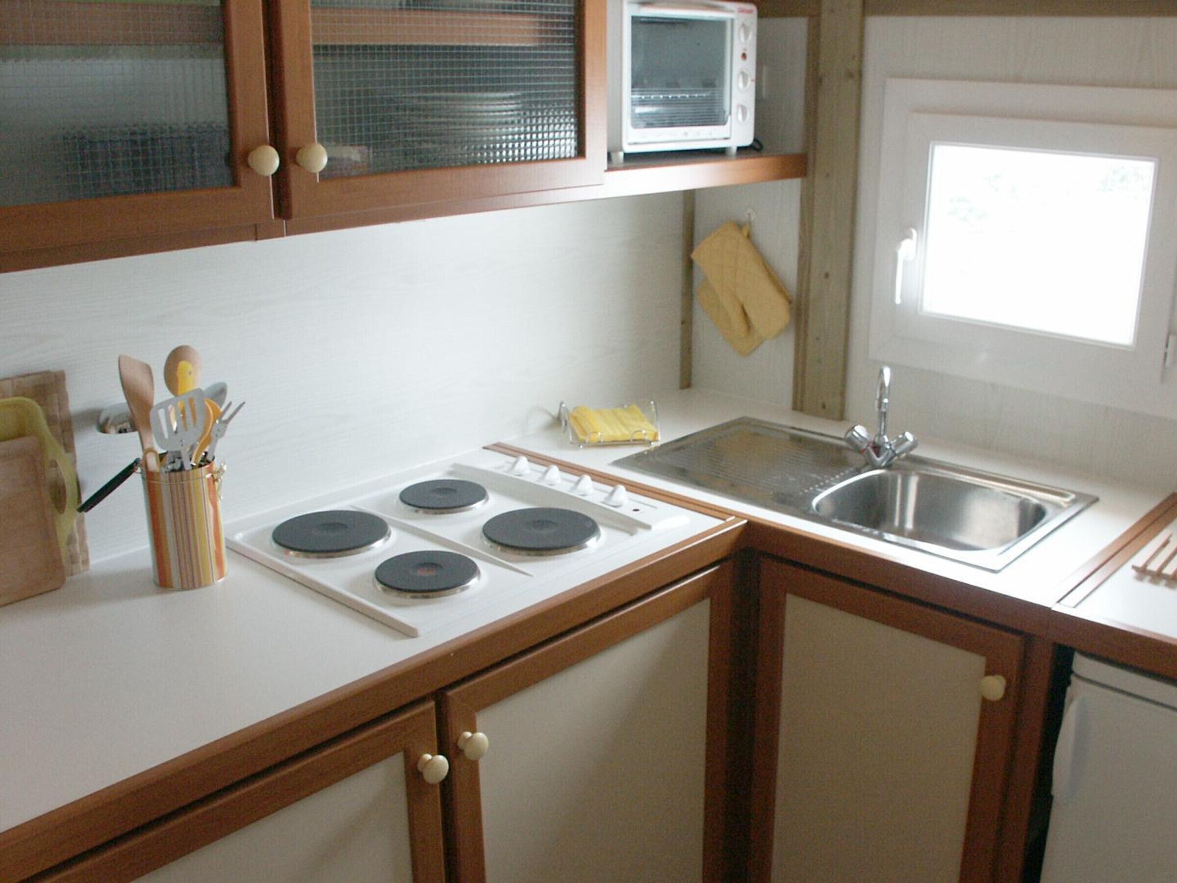 Fridge, microwave