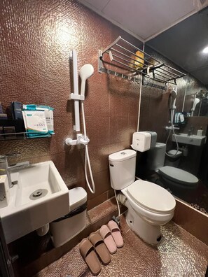 Basic-Doppelzimmer | Badezimmer