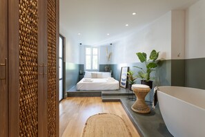 2 dormitoris, caixa forta a l'habitació i planxa i posts de planxar