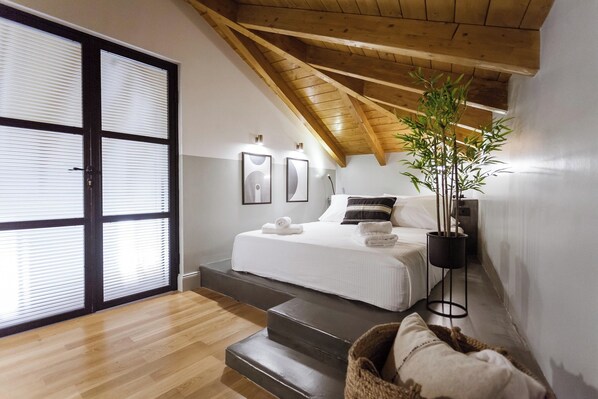 2 chambres, coffres-forts dans les chambres, fer et planche à repasser