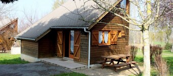 Chalets indépendants avec jardin et jeux d'enfants