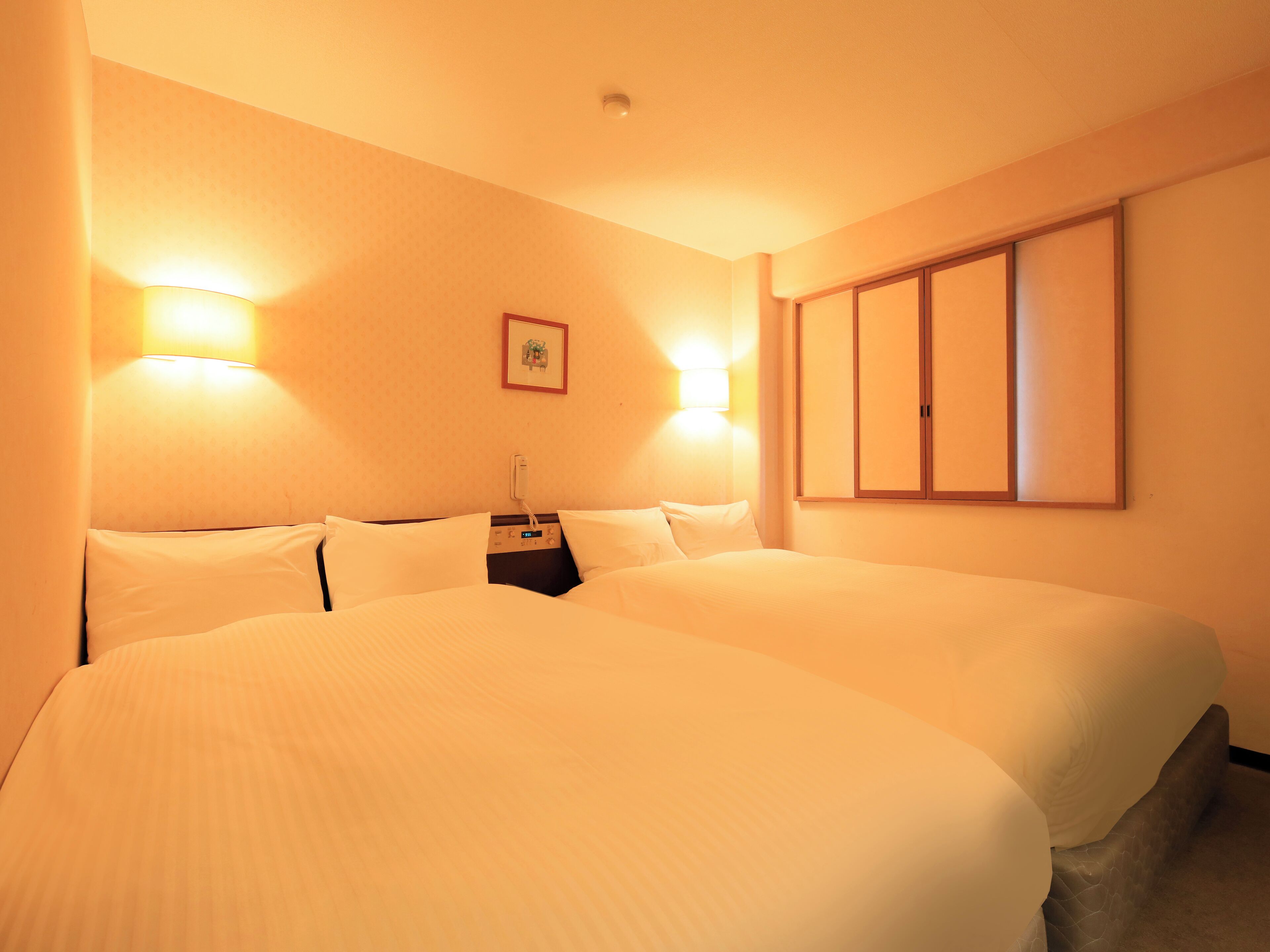 Kamar Twin Deluks, 2 kamar tidur, Bebas Asap Rokok | Selimut bulu angsa, setrika/meja setrika, Wi-Fi gratis, dan seprai linen