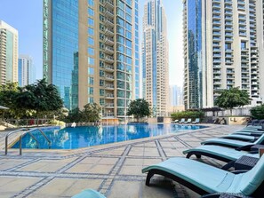 Outdoor pool - Lux BnB I The Residences I Sky Line Views (Dubai)