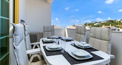 Harmony House - Centrally Located 3 Bedroom Apartment