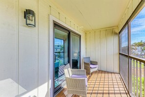 Apartment | 2 bedrooms - Paradise Palms-private Beach Access-heated Pool-water Views From Every Room (Bradenton Beach)