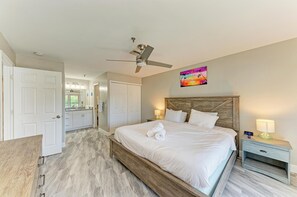 2 bedrooms - Paradise Palms-private Beach Access-heated Pool-water Views From Every Room (Bradenton Beach)
