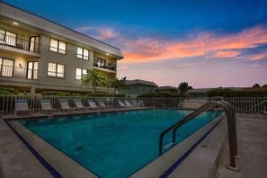 Apartment | 2 bedrooms - Paradise Palms-private Beach Access-heated Pool-water Views From Every Room (Bradenton Beach)
