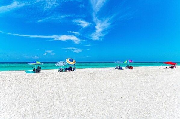 Apartment - Paradise Palms-private Beach Access-heated Pool-water Views From Every Room (Bradenton Beach)