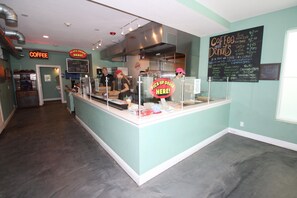 Apartment - Paradise Palms-private Beach Access-heated Pool-water Views From Every Room (Bradenton Beach)