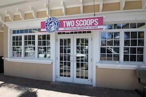 Apartment | 2 bedrooms - Paradise Palms-private Beach Access-heated Pool-water Views From Every Room (Bradenton Beach)