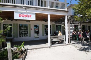 Apartment | 2 bedrooms - Paradise Palms-private Beach Access-heated Pool-water Views From Every Room (Bradenton Beach)