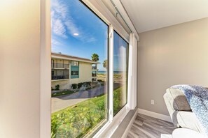 Apartment | 2 bedrooms - Paradise Palms-private Beach Access-heated Pool-water Views From Every Room (Bradenton Beach)