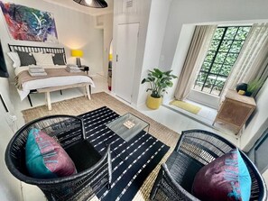 3 bedrooms, iron/ironing board, travel cot, WiFi - Artsy oasis in chilled Parkhurst - Johannesburg, South Africa (Randburg)