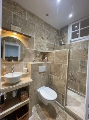 Hårtork och handdukar