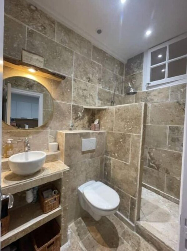 Hair dryer, towels