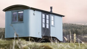 Exterior - Lapwing - Situated in Tulliemet on an old shepherd’s hill track (Pitlochry)