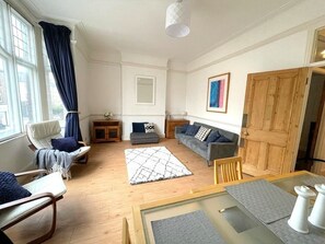 Living area - 2 beds 2 baths in Hammersmith w69PA (London)