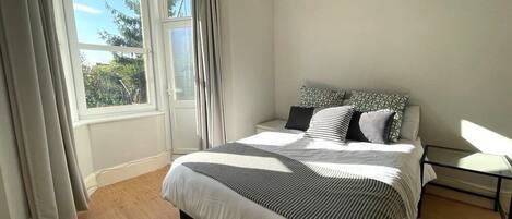 2 habitaciones, wifi gratis y ropa de cama