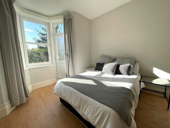 2 bedrooms, free WiFi, bed sheets - 2 beds 2 baths in Hammersmith w69PA (London)