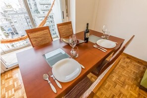 Dining - Shows y Primavera en Buenos Aires (AJS)