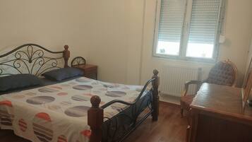 2 bedrooms, iron/ironing board, bed sheets