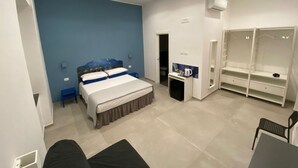 Junior Room | 1 bedroom, premium bedding, down comforters, soundproofing - Partenope 10 (Naples)