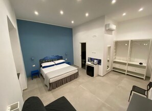 Junior Room | 1 bedroom, premium bedding, down comforters, soundproofing - Partenope 10 (Naples)