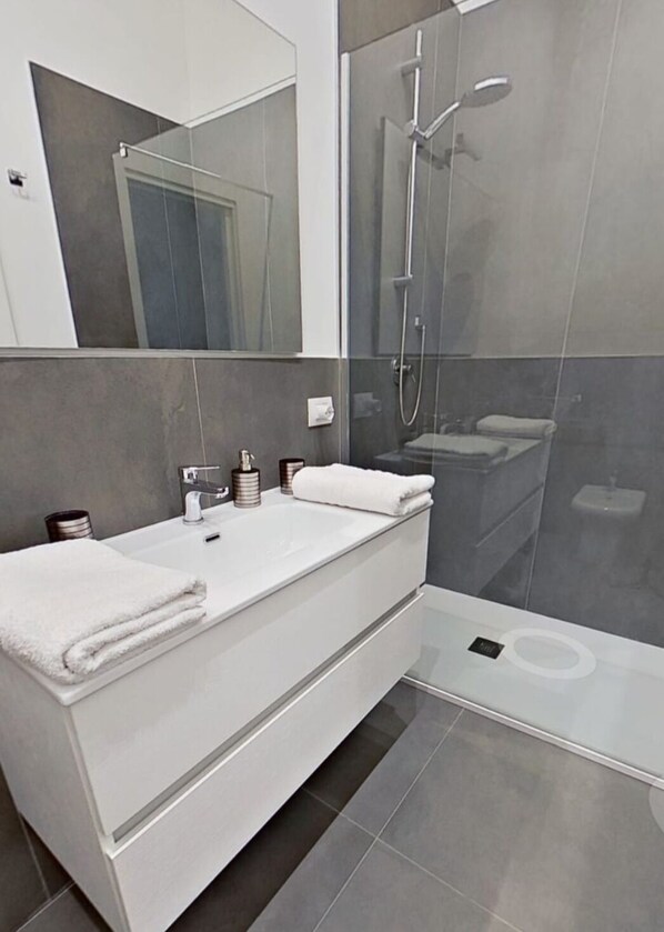 Junior Room | 1 bedroom, premium bedding, down comforters, soundproofing - Partenope 10 (Naples)