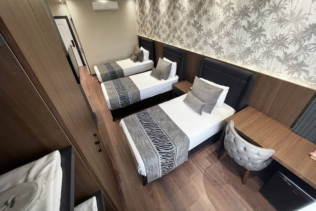 1 bedroom, minibar, desk, laptop workspace