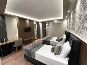 家庭房 | 迷你吧、办公桌、笔记本电脑工作区、隔音