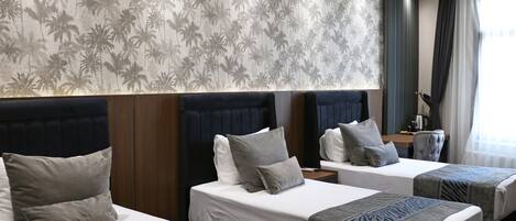 Minibar, bureau, espace de travail pour ordinateur portable