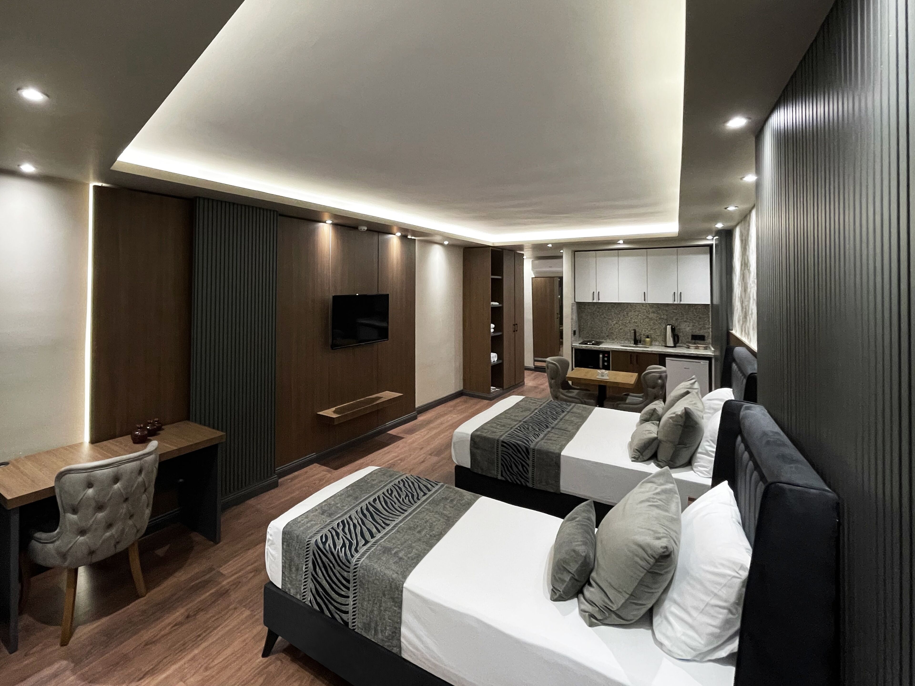 Minibar, bureau, espace de travail pour ordinateur portable