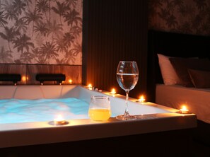 Junior Room | 1 bedroom, minibar, desk, laptop workspace