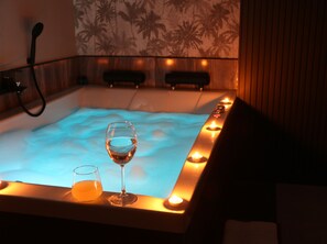 Habitación junior | Minibar, escritorio, espacio para trabajar con un portátil