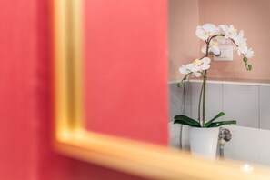 Shower, hair dryer, bidet, towels - Wine Apartments Florence Falanghina (Firenze)