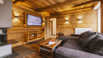 Apartment, 3 Bedrooms (Excl. 215 EUR cleaning fee) | Living area | Flat-screen TV
