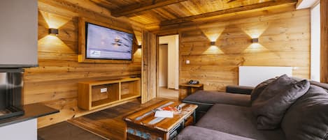 Departamento, 3 habitaciones (Excl. 215 EUR cleaning fee) | Área de sala de estar | Televisión de pantalla plana
