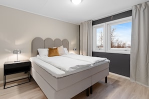 3 bedrooms, iron/ironing board, free WiFi