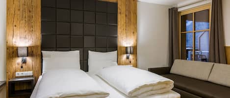 2 Schlafzimmer, Allergikerbettwaren, Zimmersafe, individuell dekoriert