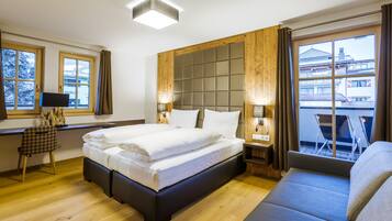 2 bedrooms, hypo-allergenic bedding, in-room safe