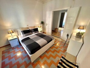 4 Schlafzimmer, Schreibtisch, Bügeleisen/Bügelbrett, kostenloses WLAN