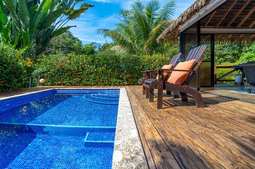 Cute. Cozy. Private. Pool. Ojochal.