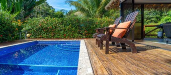 Cute. Cozy. Private. Pool. Ojochal.