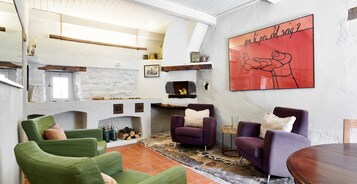 Casa de campo tradicional, 2 quartos, vista para a montanha | Área de estar