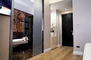 Literie de qualité supérieure, couette en duvet d'oie, minibar